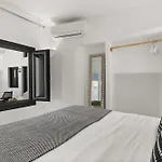 Mill New Elegant By Mr And Mrs White 4* Φηρά
