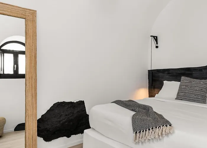 Mill New Elegant 4* Fira (Santorini)