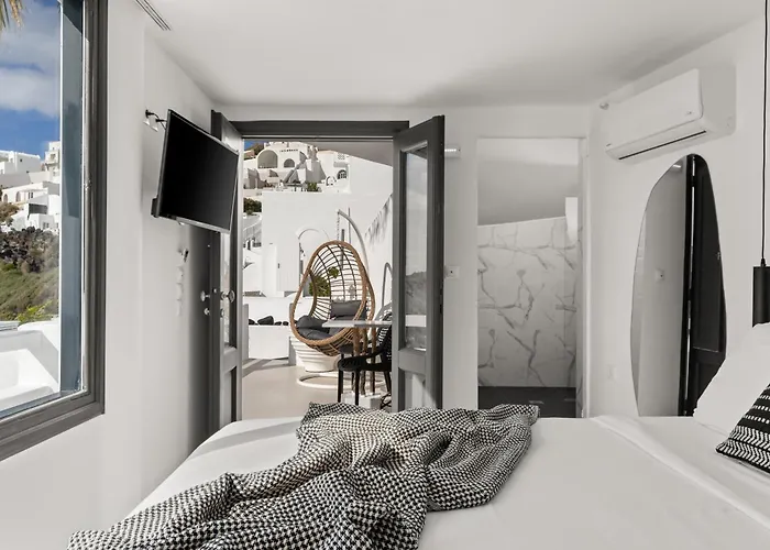 Mill New Elegant 4* Fira (Santorini)