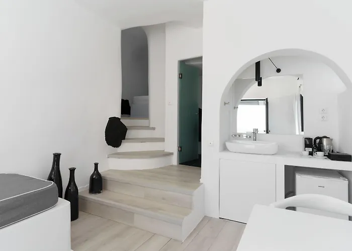 Mill New Elegant Aparthotel Fira (Santorini)